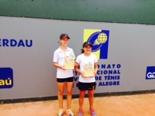 Juliana Cotrim (esquerda) e sua dupla Camila - Campeãs da Copa Gerdau 2015